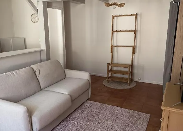 Au Coeur D'un Village Paisible